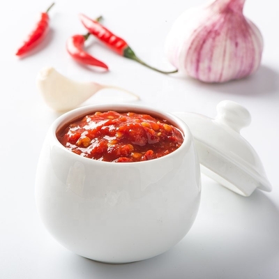 Chinese Sriracha Hot Chili Sauce Perfect for Pasty Form and Food Instruction