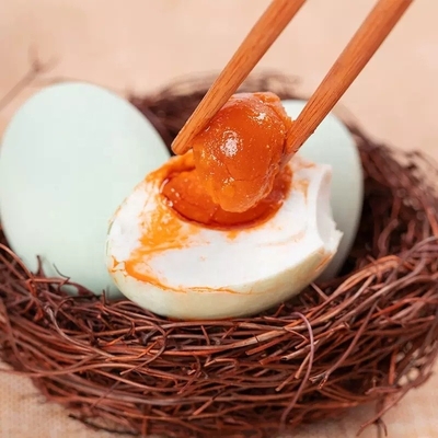 Authentic Flavor Salted Duck Egg with Red Yolk Stored in Dry Cool Places